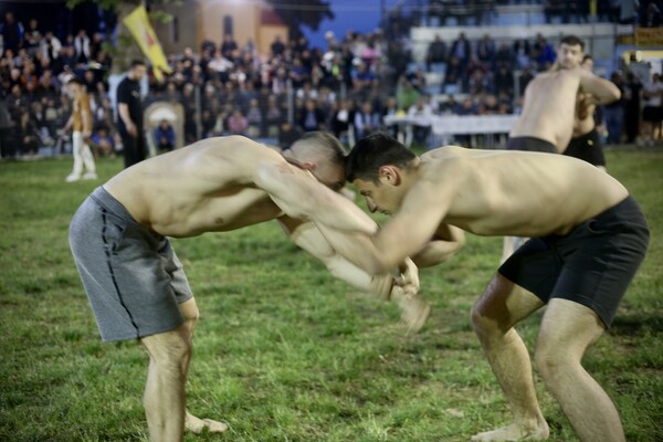 20 φωτογραφίες από τους πρόσφατους παραδοσιακούς αγώνες πάλης με λάδι, στη Νιγρίτα Σερρών.