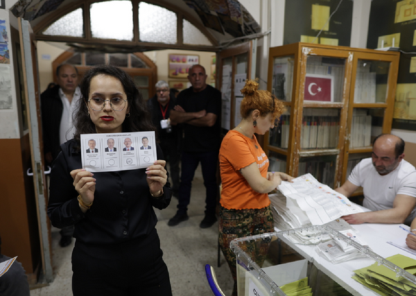 Εκλογές Τουρκία: Σύγχυση με τα αποτελέσματα-Τουρκικά ΜΜΕ δημοσιεύουν παρά την απαγόρευση 