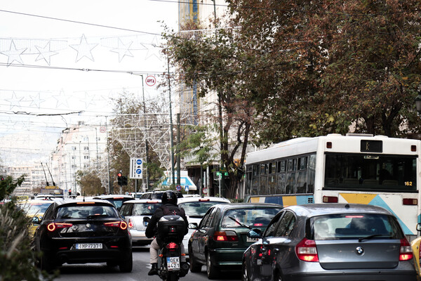 Κίνηση στους δρόμους: Χαμηλές ταχύτητες σε Κηφισίας, Κατεχάκη και στους δρόμους γύρω απ' το λιμάνι του Πειραιά