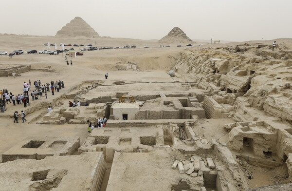 Ancient tombs and large mummification workshops unearthed in Egypt