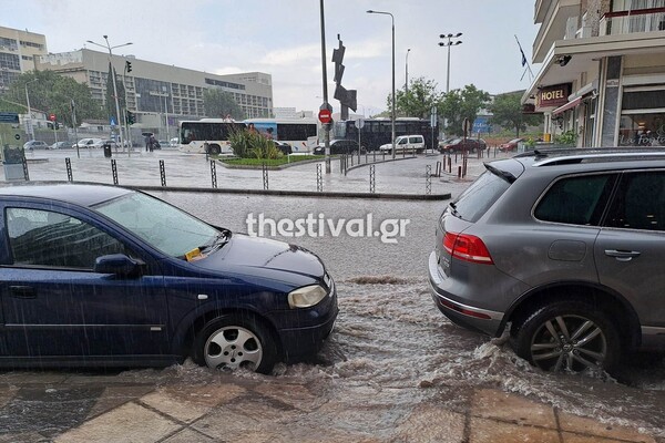 Θεσσαλονίκη: «Ποτάμια» οι δρόμοι από καταιγίδα - Δεκάδες κλήσεις στην Πυροσβεστική