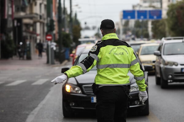 Τριήμερο Αγίου Πνεύματος: Πάνω από 18.400 κλήσεις «έκοψε» η Τροχαία 