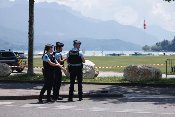 Γαλλία: Αιτών άσυλο ο δράστης που επιτέθηκε σε παιδιά- Εξετάζεται το τρομοκρατικό χτύπημα