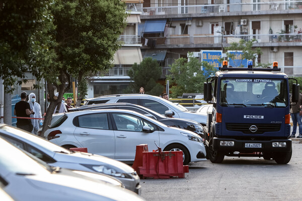 Καλάσνικοφ, πιστόλια, φυσίγγια: Βαρύς οπλισμός μέσα στο κλεμμένο όχημα που εντοπίστηκε στον Νέο Κόσμο