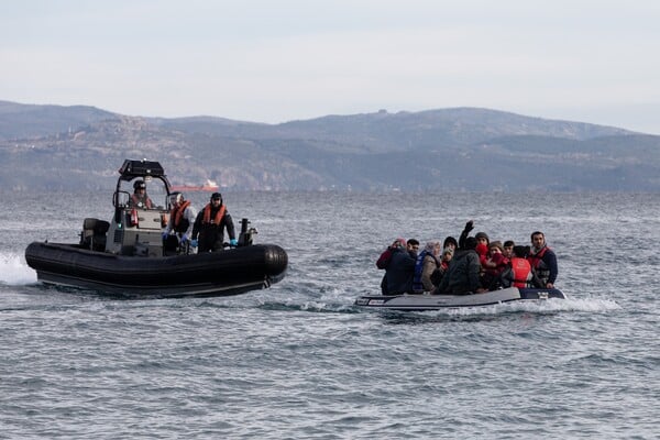 Κύθηρα: Εντοπίστηκε ιστιοφόρο με 90 μετανάστες- Ανάμεσά τους 37 παιδιά