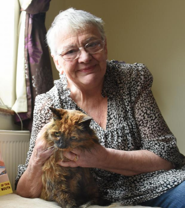 Αυτή είναι η γηραιότερη γάτα της Βρετανίας- Είναι 32 ετών και της αρέσει το φαγητό και ο ύπνος