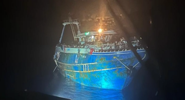 Ναυάγιο στην Πύλο: Νέα φωτογραφία του πλοίου με τους μετανάστες, προτού βυθιστεί