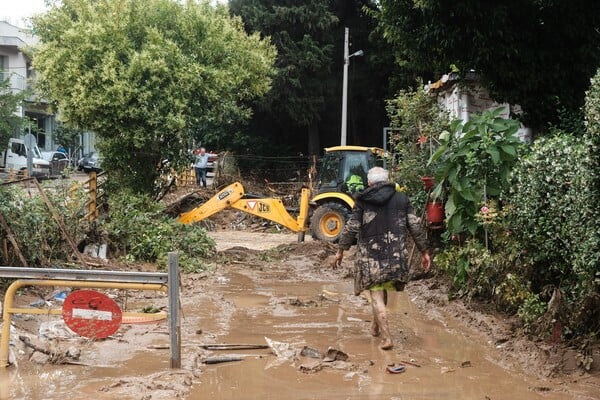 Κακοκαιρία: Πού αναμένονται βροχές και καταιγίδες τις επόμενες ώρες - Προβλήματα στη βόρεια Ελλάδα