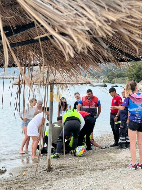 Εύβοια: Jet ski βγήκαν εκτός πορείας και έπεσαν σε ομπρέλες στην παραλία της Κύμης (φωτο & video)