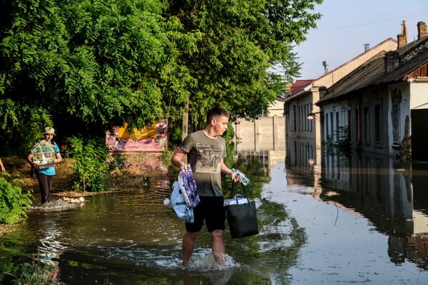 Ουκρανία: Τουλάχιστον 45 νεκροί από την κατάρρευση του φράγματος Καχόβκα