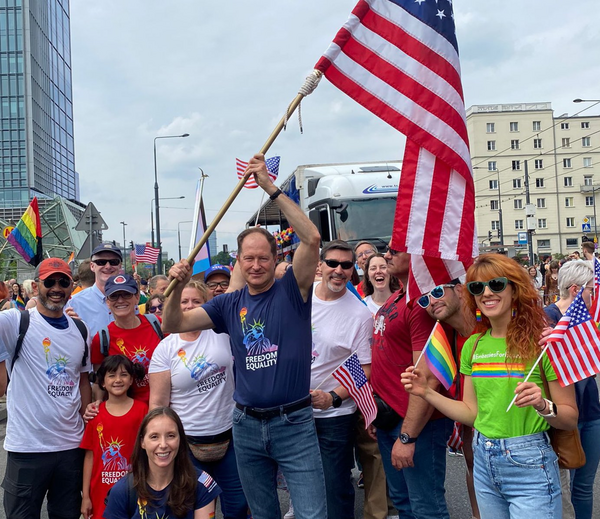 Pride Πολωνία: Μεγάλη παρέλαση για την ΛΟΑΤΚΙ+ κοινότητα- Μπροστά ο Αμερικανός πρέσβης 