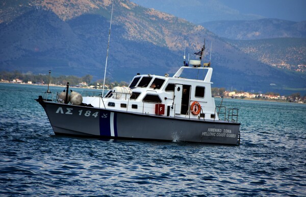 Διάσωση 40 μεταναστών από το λιμενικό ανοιχτά της Λήμνου 