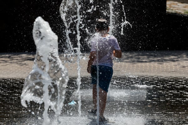 Πλησιάζει ο πρώτος καύσωνας για το καλοκαίρι – Πότε θα «κορυφωθεί»