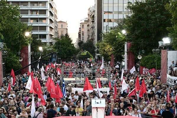 Εκλογές 2023: Live η ομιλία του Αλέξη Τσίπρα στο Σύνταγμα