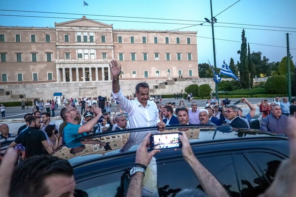 Μητσοτάκης: Να φέρουμε εκλογικό καύσωνα- Να χτυπήσουμε 40άρια και βάλε στα ποσοστά μας