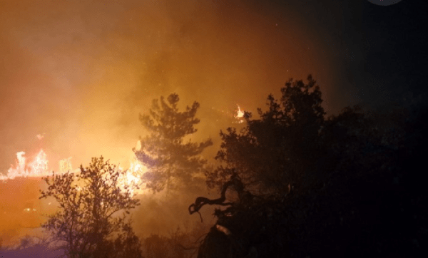 Φωτιά στη Ρόδο- Κοντά σε χωριό, εκκενώθηκε ξενοδοχείο