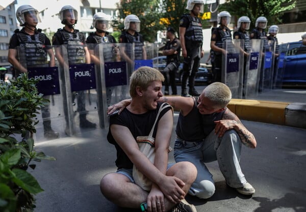 Pride parade στην Κωνσταντινούπολη- Αψήφησαν τις απαγορεύσεις οι διαδηλωτές