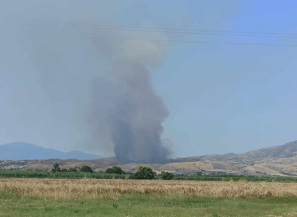 Φωτιά στη Λάρισα - Κινητοποιήθηκαν και εναέρια μέσα