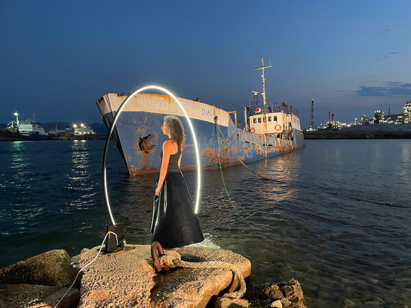 Στο απόκοσμο ναυάγιο της Βλύχας, σε μια περφόρμανς με μύθους και μυστήρια