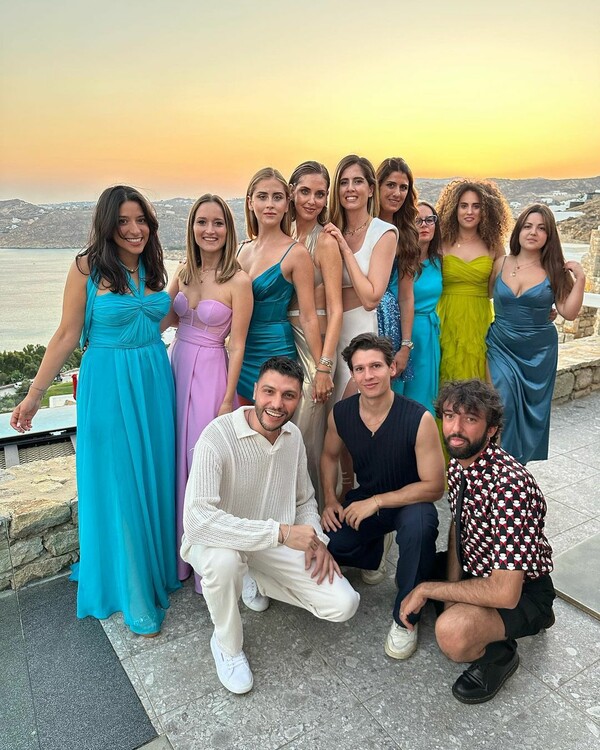 Κιάρα Φεράνι: Στη Μύκονο για το bachelorette της αδελφής της