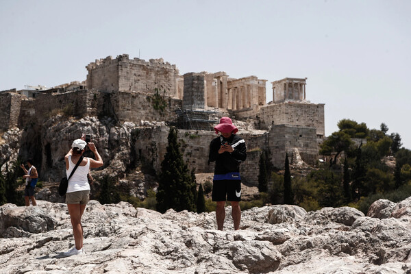 Καύσωνας «Κλέων»: Μικρή πτώση της θερμοκρασίας και μετά νέα θερμική έξαρση - To έκτακτο της ΕΜΥ