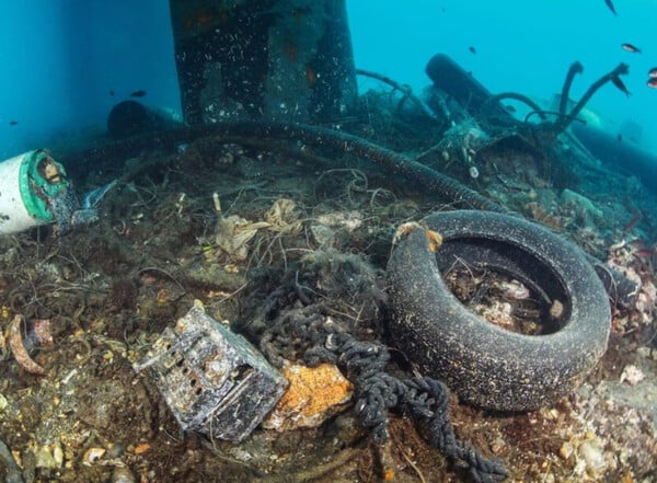 Χαλκιδική: 7 τόνοι απορριμμάτων ανασύρθηκαν από τον βυθό του Πόρτο Κουφό