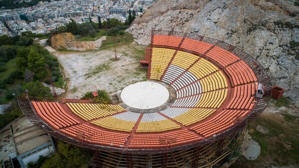 Με συναυλία του Σταύρου Ξαρχάκου εγκαινιάζεται η νέα εποχή στο θέατρο του Λυκαβηττού 