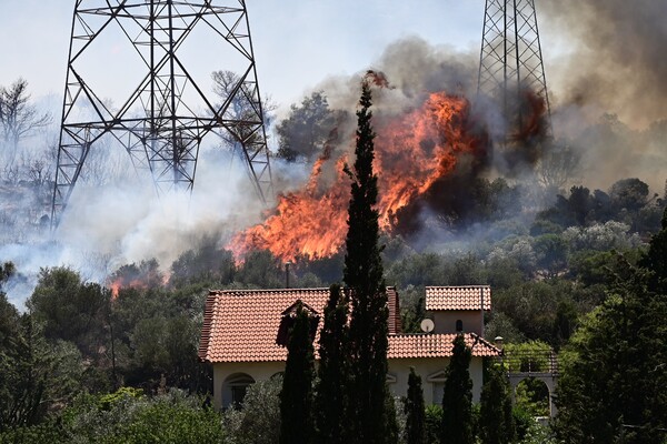 Φωτιές σε Κουβαρά, Λουτράκι και Βοιωτία: Έκτακτη σύσκεψη από την Πολιτική Προστασία