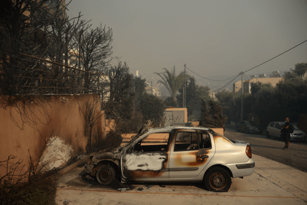 Φωτιά στον Κουβαρά: Ανεξέλεγκτες οι φλόγες- Φωτογραφίες από το πύρινο μέτωπο