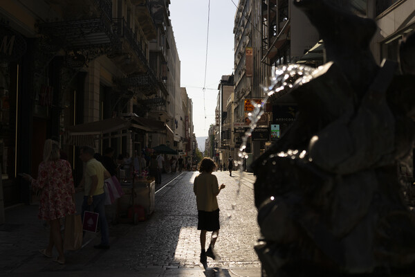 Καύσωνας: Δύσκολο Σαββατοκύριακο με 45άρια- Χάρτες με τη θερμοκρασία σε όλη τη χώρα