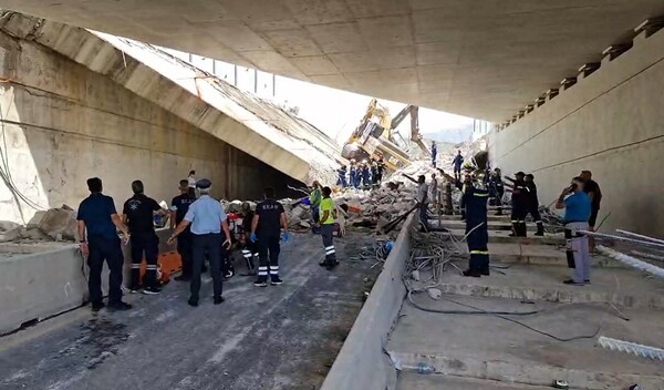 Πάτρα: Κατέρρευσε τμήμα γέφυρας στο Χάραδρο - Δύο τραυματίες