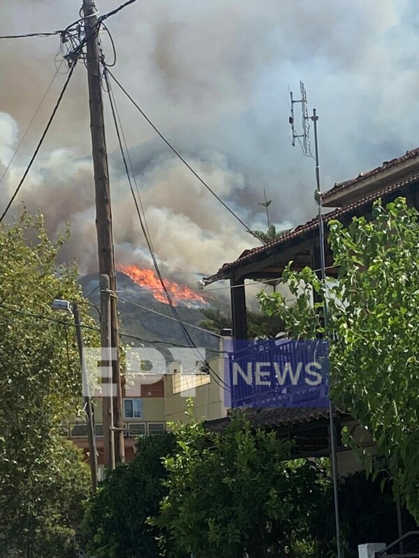 Φωτιά στο Δερβενάκι Αιγίου: Κοντά σε σπίτια- Έκλεισε η παλιά εθνική οδός