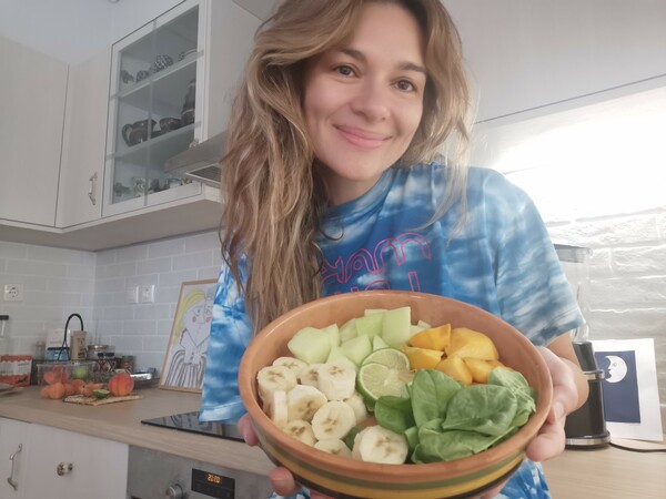 Το «Girl Dinner» είναι ένα τρεντ με πρόχειρο φαγητό που σαρώνει στο TikTok