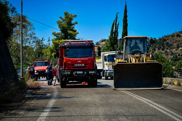 Φωτιά τώρα στον Βαρνάβα Αττικής