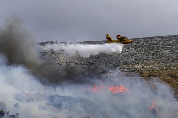 Πιλότος Canadair: Δεν είμαστε γενναίοι ήρωες, αλλά επαγγελματίες- Πώς προετοιμάζονται