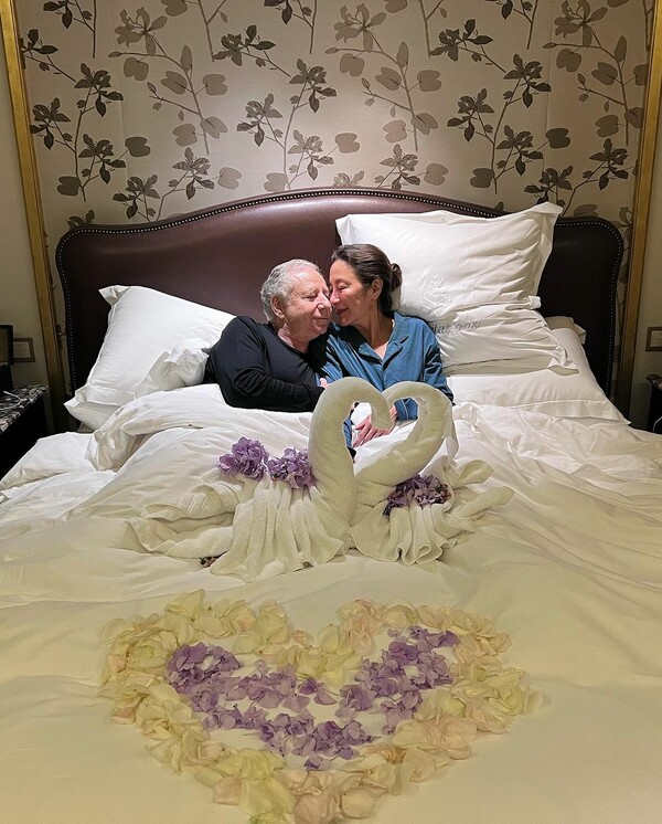Η Μισέλ Γιο, στο κρεβάτι με τον Ζαν Τοντ- Ανέβασε φωτογραφίες από τον γάμο τους