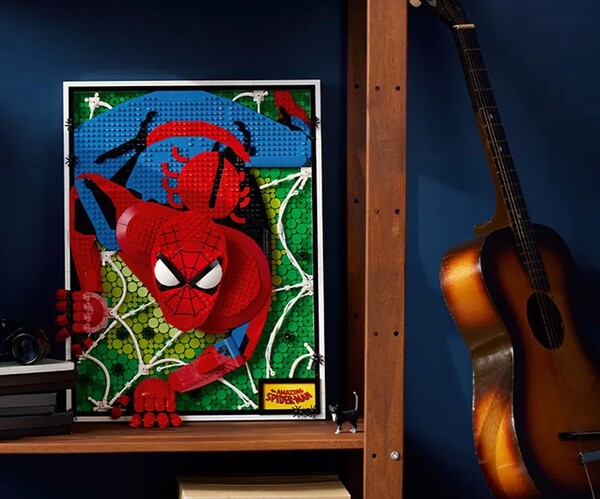 Ο Spiderman έγινε Lego και δείχνει να έρχεται κατά πάνω σου - Πάνω από 2.000 τουβλάκια