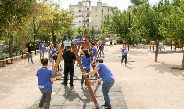 Τι συμβαίνει με τον εθελοντισμό στην Ελλάδα;