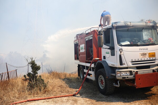 Ζήτησαν από οδηγούς σε υδροφόρες να πληρώσουν διόδια- Ενώ πήγαιναν να σβήσουν φωτιά