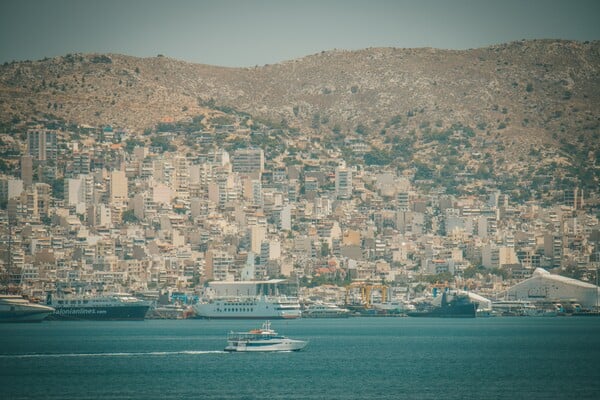 Σαλαμίνα: Άνδρας εντοπίστηκε νεκρός στην αυλή του σπιτιού του - Με τραύμα από όπλο