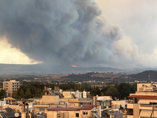 Απόκοσμες εικόνες από τη φωτιά στην Αλεξανδρούπολη- «Χάθηκε» ο ήλιος 