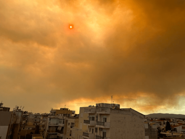 Απόκοσμες εικόνες από τη φωτιά στην Αλεξανδρούπολη- «Χάθηκε» ο ήλιος 