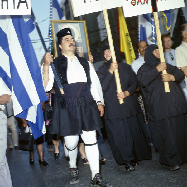 Η μάχη για τις ταυτότητες