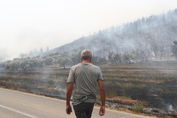 Φωτιά στη Ροδόπη: Μήνυμα από το 112 για νέα εκκένωση