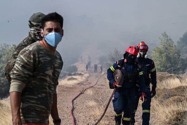 Φωτιά στην Πάρνηθα - ΓΕΕΘΑ: Ποτέ δεν κινδύνεψε το στρατόπεδο «Λοχαγού Καποτά» 