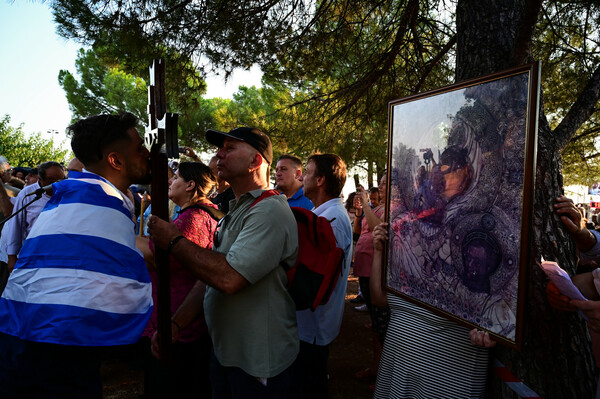 Με σταυρούς και εικόνες στο συλλαλητήριο για τις νέες ταυτότητες στη Θεσσαλονίκη