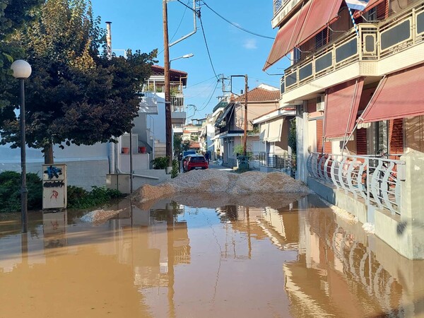 Νύχτα αγωνίας στη Λάρισα: Μάχη για να συγκρατήσουν τα αναχώματα τα νερά του Πηνειού