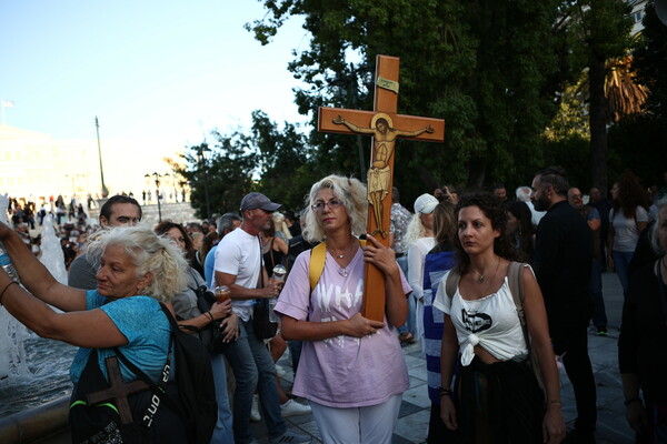 Συγκέντρωση στο Σύνταγμα για τις νέες ταυτότητες- Προσαγωγές από την ΕΛΑΣ 