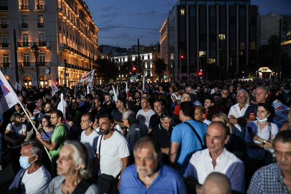 Μαζική συγκέντρωση και πορεία στην Αθήνα ενάντια στο εργασιακό νομοσχέδιο