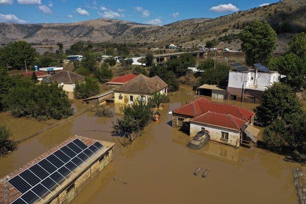 Κακοκαιρία: Μάχη με τη λάσπη και το χρόνο - Χάθηκαν ολόκληρα νοικοκυριά